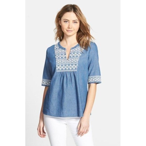 Vineyard Vines Top Blue Chambray Embroidered V Neck Short Sleeve - Picture 1 of 7